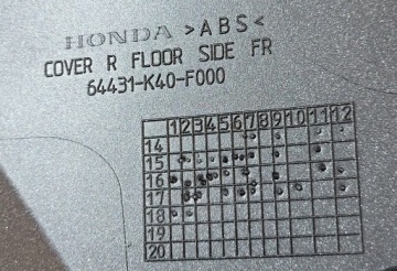 Обтекатель плуга боковой нижний правый 64431-K40-F00ZA Honda NSS 125 Forza 2015-2018r