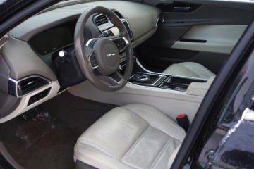 Jaguar XE Sedan 2.0 i4 200KM 2017 Jaguar XE Bezwypadek Salon PL 1rej. 2018 RWD 2.0 Benzyna, zdjęcie 5