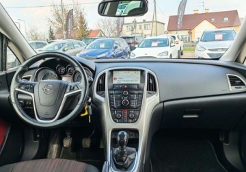 Opel Astra J Hatchback 5d 1.4 Turbo ECOTEC 140KM 2011 Opel Astra sprowadzone zarejestrowane 1.4 Benzyna 140KM, zdjęcie 13