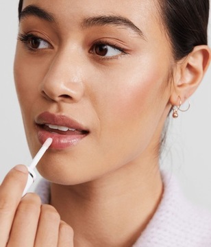 NIVEA CLEAR GLOW Moisturizing Lip Oil - ухаживающий блеск для губ 5,5мл