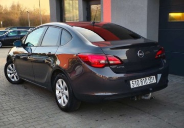 Opel Astra J Sedan 1.4 Twinport ECOTEC 100KM 2014 Opel Astra Opel Astra 1.4 Active 1.4 Benzyna 100KM, zdjęcie 1