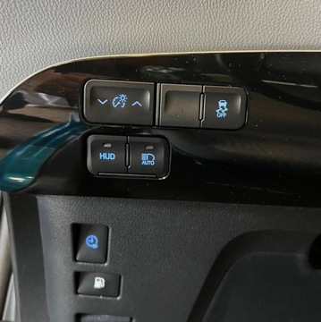 Toyota Prius IV Hatchback Plug-in 1.8 Hybrid Plug-in 122KM 2020 Toyota Prius Pluh-in ASO Bezwypadkowy R CARS Warszawa 1.8 Hybryda 122KM, zdjęcie 15