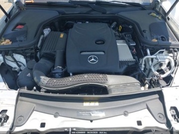 Mercedes Klasa E W213 2018 Mercedes-Benz Klasa E 2018 MERCEDES-BENZ E 300 4MATIC 2.0 Benzyna 241KM, zdjęcie 15