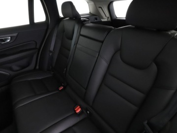 Volvo V60 II  Kombi 2.0 T5 250KM 2019 Volvo V60 Inscription T5 automat skóra navi, zdjęcie 16