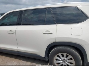 Toyota 2024 Toyota Grand Highlander 2024r., XLE, od ubezpieczalni 2.4 Benzyna 265KM, zdjęcie 3