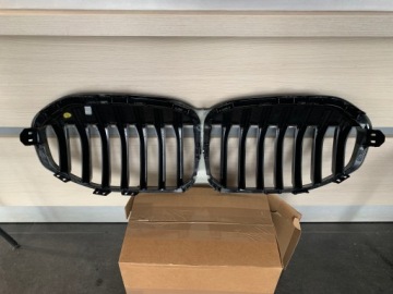 Решетка радиатора BMW 1 F40, черная, половина