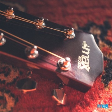 АКУСТИЧЕСКАЯ ГИТАРА MAX, черная, тюнер, футляр, ремень