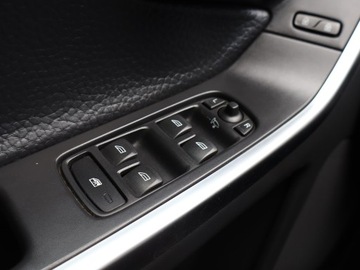 Volvo XC60 I SUV 2.0 D3 163KM 2010 Volvo XC60 D3, Automat, Skóra, Xenon, Bi-Xenon, zdjęcie 18