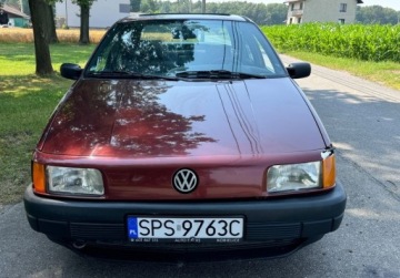 Volkswagen Passat B3 Sedan 2.0 115KM 1992 Volkswagen Passat Automat, niski przebieg 2.0 Benzyna 116KM, zdjęcie 1