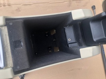 LOKETNÍ OPĚRKA TUNEL AUX VOLVO S60 V60 HRNEK NÁPOJ
