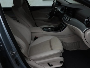 Mercedes Klasa E W213 Limuzyna 2.0 220d 194KM 2016 Mercedes E E 220 d, Salon Polska, 191 KM, Automat, zdjęcie 8