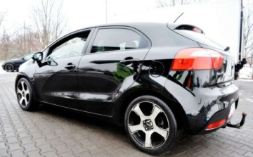 Kia Rio III Hatchback 3d 1.2 DOHC CVVT 85KM 2012 Kia Rio Szyberdach, Ledy, Czujniki parkowania, KeyLess Bluetooth 1.2 85KM, zdjęcie 18