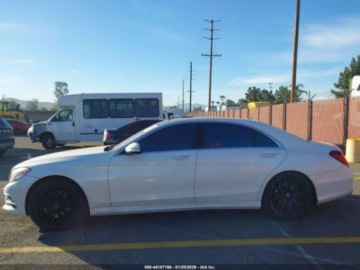 Mercedes Klasa S W222 2015 Mercedes-Benz Klasa S 550 2015 4.7 Benzyna 449KM, zdjęcie 2