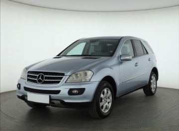Mercedes Klasa M W164 Off-roader 3.0 V6 (320 CDI) 224KM 2006 Mercedes ML ML 320 CDI , 221 KM, 4X4, Automat, zdjęcie 1