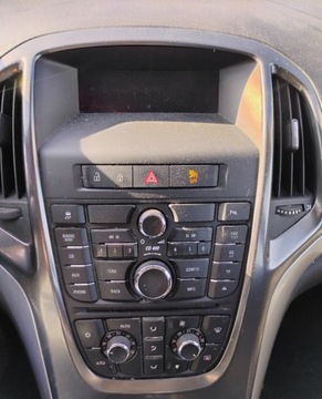 Opel Astra J Sports Tourer 1.7 CDTI ECOTEC 110KM 2011 Opel Astra 2011r, 1.7 CDTI. Uszkodzony lewy przod. Pali 1.7 Diesel 110KM, zdjęcie 12