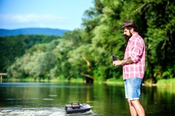 ЛОДКА ДЛЯ ПРИВОДКИ LAKE XLEGEND С GPS-ПРОВЕРКОЙ