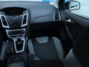 Ford Focus III Kombi Facelifting 1.0 EcoBoost 125KM 2014 Ford Focus 1.0 EcoBoost, Klima, Klimatronic, zdjęcie 7