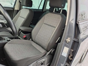 Volkswagen Tiguan II SUV Facelifting 2.0 TSI 190KM 2022 Volkswagen Tiguan Salon PL, FV23, 4motion ACC od Dealera 2.0 Benzyna, zdjęcie 10