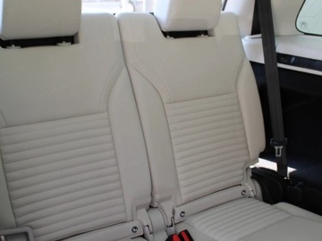 Land Rover Discovery V Terenowy Facelifting 3.0D I6 249KM 2025 Discovery V D250 Dynamic SE 3.0 (249KM) 2025, zdjęcie 6