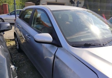 Hyundai i20 II 2015 Hyundai i20 2015r, 1.2 Benzyna. Uszkodzony przod. 1.2 Benzyna 80KM, zdjęcie 2