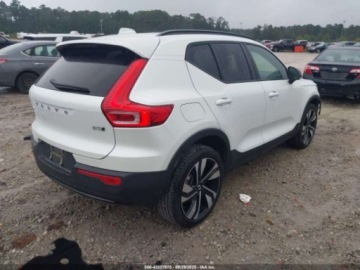 Volvo XC40 2024 Volvo XC 40 B5 Plus Dark Theme 2024 2.0l 2.0 Benzyna 247KM, zdjęcie 5