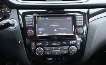 Nissan Qashqai II Crossover 1.2 DIG-T 115KM 2016 Nissan Qashqai 1.2 DIG-T N-Vision Xtronic Kamera 360 Nawigacja 1.2 Benzyna, zdjęcie 16