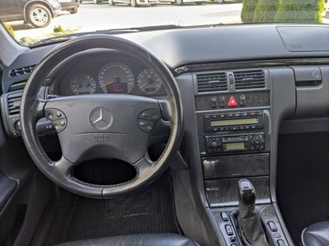 Mercedes Klasa E W210 Sedan 2.6 170KM 2001 Mercedes E 240 170KM Avantgarde Xenony Skóra, zdjęcie 13