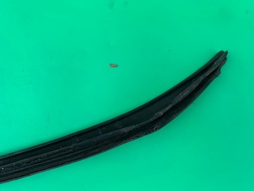LEWA LISTWA SZYBY PRZEDNIEJ CZOŁOWEJ AUDI A6 C6 04-11