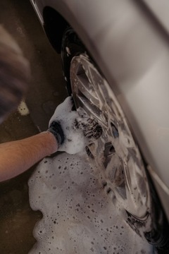 РАБОТА Чистящая перчатка для мытья колесных дисков Hurricane Wheel Mitt