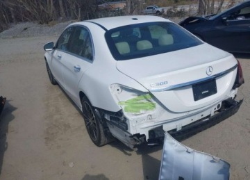 Mercedes Klasa C W206 Limuzyna 2.0 300 258KM 2021 Mercedes-Benz Klasa C 2021r., C 300 Sedan, 2L, od ubezpieczalni 2.0 Benzyna, zdjęcie 3