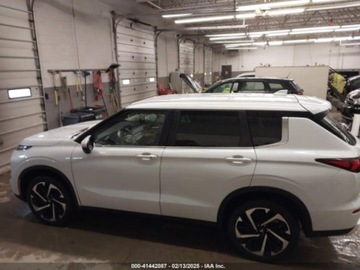 Mitsubishi Outlander III 2023 Mitsubishi Outlander SE S-AWC 2023 2.5l 2.5 Benzyna 181KM, zdjęcie 2