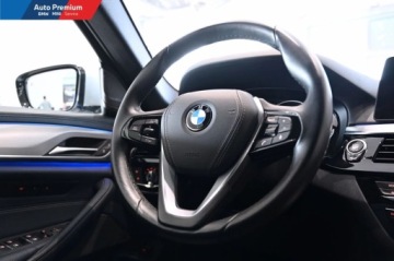 BMW Seria 5 G30-G31 Limuzyna 540i 340KM 2018 BMW Seria 5 540i xDriveFV23Hak HolowniczyAdaptacyjne Reflektory LED 3.0, zdjęcie 16
