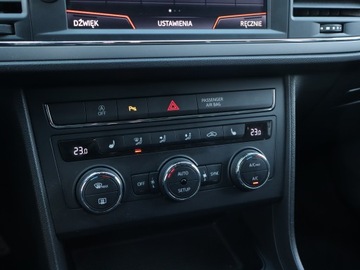 Seat Leon III Hatchback Facelifting 1.5 EcoTSI 130KM 2019 Seat Leon 1.5 TSI, Salon Polska, Klima, zdjęcie 18