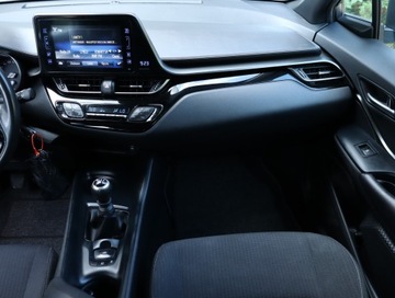 Toyota C-HR I Crossover 1.2L Turbo 116KM 2018 Toyota C-HR 1.2 Turbo, Salon Polska, Serwis ASO, zdjęcie 7
