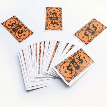 Halloweenowa gra karciana z taliami tarota