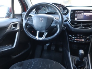 Peugeot 2008 I SUV Facelifting 1.2 PureTech 110KM 2016 Peugeot 2008 1.2 PureTech, Salon Polska, zdjęcie 6