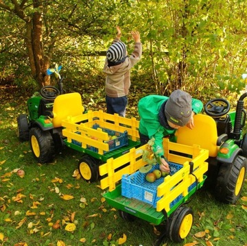 АККУМУЛЯТОРНЫЙ ТРАКТОР С ПРИЦЕПОМ JOHN DEERE 2x165