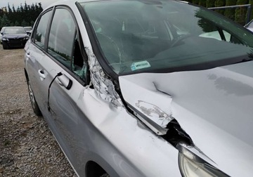 Citroen C4 I Hatchback Facelifting 1.6 HDI 92KM 2010 Citroen C4 2011r, 1.6 HDI. Lekko uszkodzony prawy bok. 1.6 Diesel 92KM, zdjęcie 19