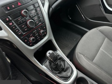 Opel Astra J Hatchback 5d 1.4 Turbo ECOTEC 140KM 2011 Opel Astra 1.4 Turbo Active 140KM 2011r, zdjęcie 17