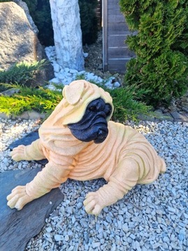 САДОВАЯ ФИГУРКА - ЛЕЖАЩАЯ СОБАКА ШАР ПЕЙ