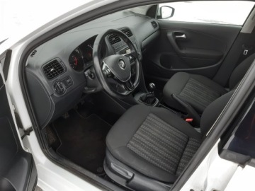 Volkswagen Polo V Hatchback 3d Facelifting 1.0 60KM 2015 VW Polo 1.0 MPi BlueMotion 2015 r. lift radar, zdjęcie 8