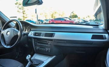 BMW Seria 3 E90-91-92-93 Coupe E92 325i 218KM 2006 BMW Seria 3 2,5 (218KM) Bezwypadkowy 2.5 Benzyna 218KM, zdjęcie 9