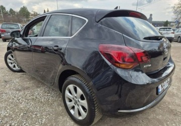 Opel Astra J GTC 1.4 Turbo ECOTEC 120KM 2015 Opel Astra NaviKameraPdcGrzaneFotele 1.4 Benzyna 120KM, zdjęcie 3