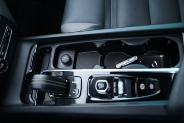 Volvo XC60 II Crossover Plug-In 2.0 T8 Twin Engine Plug-in Hybrid 390KM 2021 Volvo XC 60 INSCRIPTION panorama ful led, zdjęcie 29