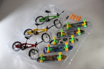 В упаковке 8 МИНИ-СКЕЙТБОРДОВ с фингербордом.