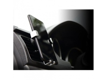 Универсальный автомобильный держатель для телефона на решетке.