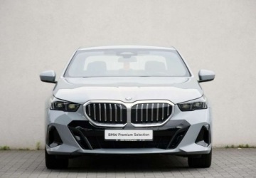 BMW Seria 5 G90-91 2023 BMW Seria 5 520i 190km M Pakiet Brooklyn Salon PL VAT23 Dostepny od reki, zdjęcie 3