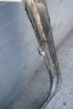 MITSUBISHI PAJERO II SKLO (OKNO) ZADNÍ Z KRYT KUFRU 91-99R