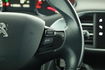 Peugeot 308 II SW Facelifting 1.5 BlueHDI 130KM 2019 Peugeot 308 1.5 BlueHDi, Salon Polska, zdjęcie 15