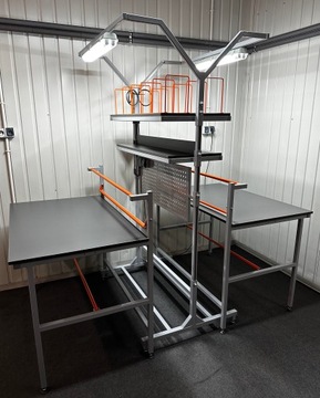 DWUSTRONNE STANOWISKO DO PAKOWANIA / DWA MIEJSCA ROBOCZE / OŚWIETLENIE LED